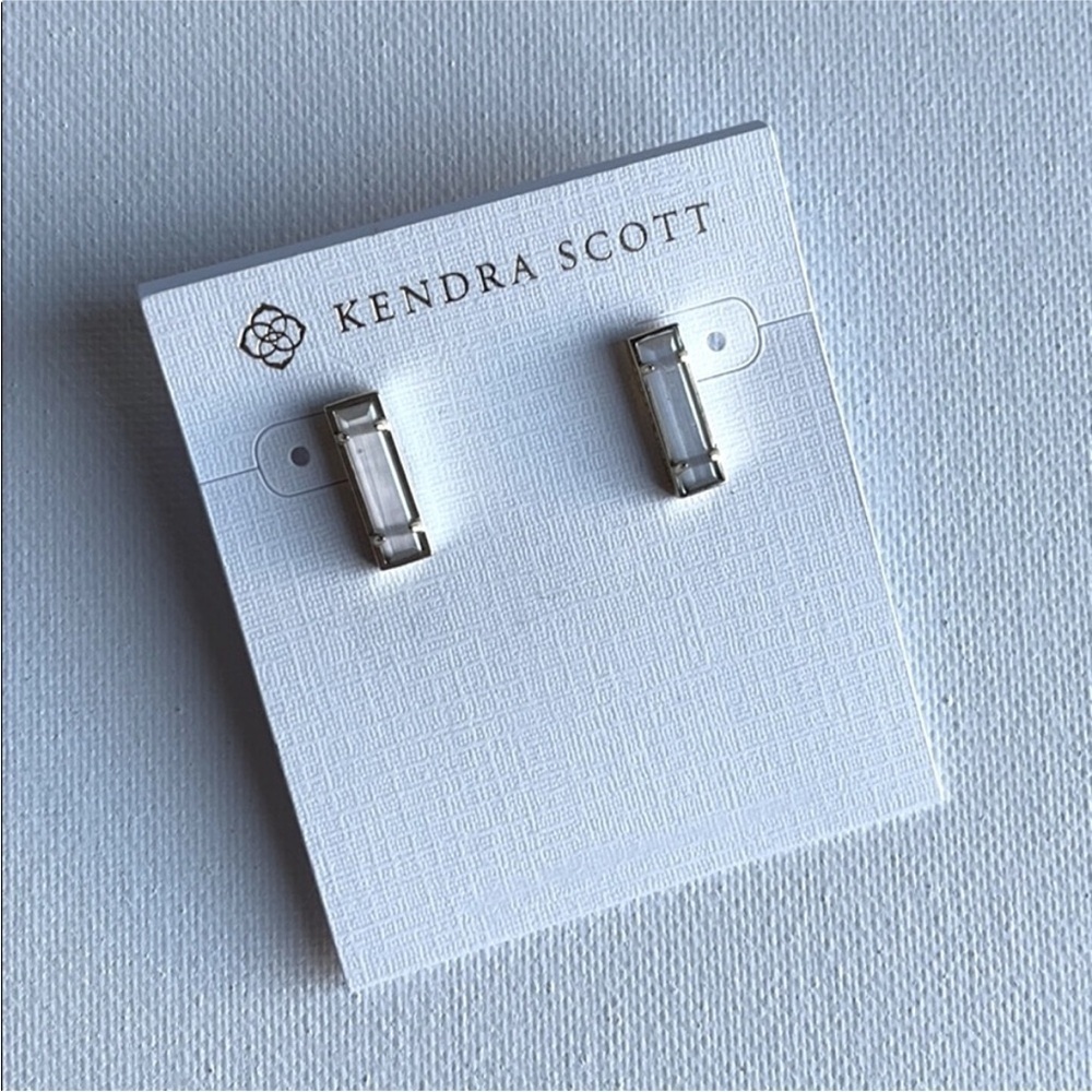 Kendra Scott Lady Gold Stud Earrings New with tags! Never been worn! - Picture 7 of 9
